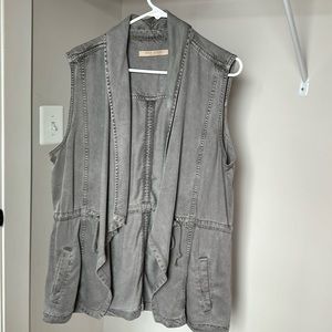 Soft Grey Vest Max Jeans